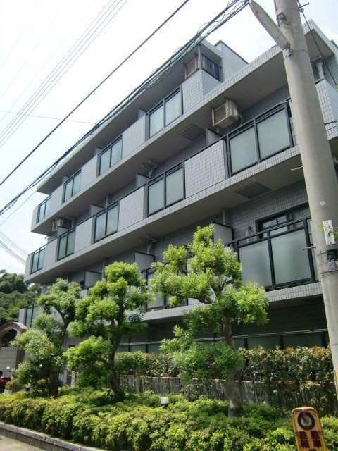 サンロイヤル八幡の外観