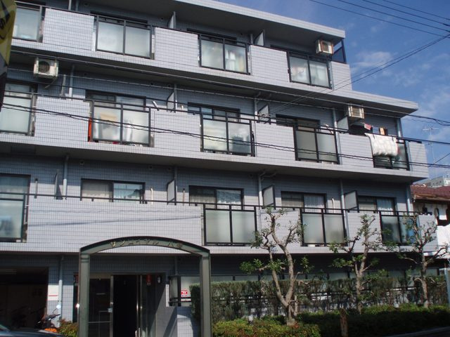 サンロイヤル八幡の外観