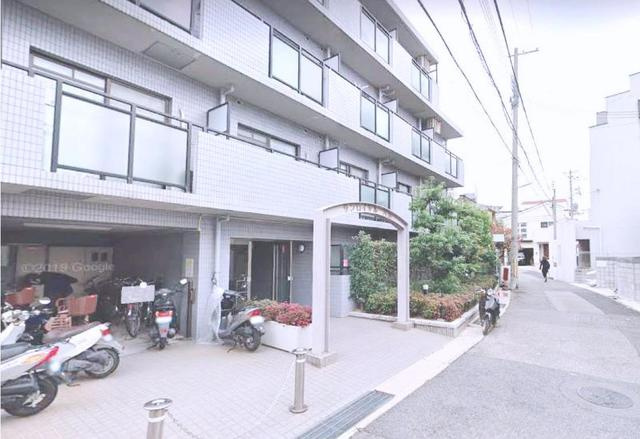 サンロイヤル八幡のエントランス