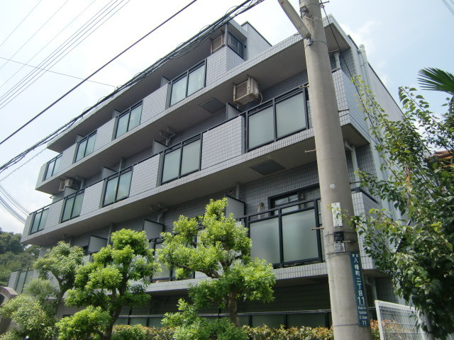 サンロイヤル八幡の外観