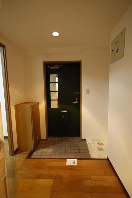 サンロイヤル八幡の玄関