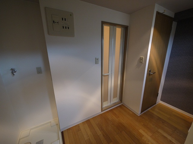 サンロイヤル八幡の居間・リビング