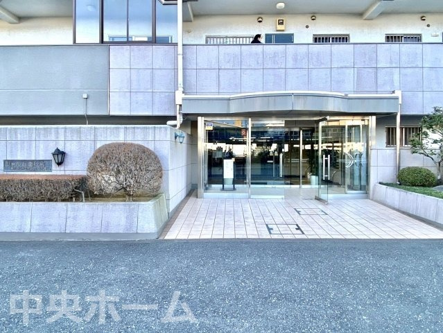 シャルム南砂町のエントランス|【エントランス】マンションのエントランスは、その物件の印象を決める、顔とも言える場所です。毎日通る場所ですからきれいなのが一番です。エントランス内はオートロックですので暮らしの安全も確保されています。