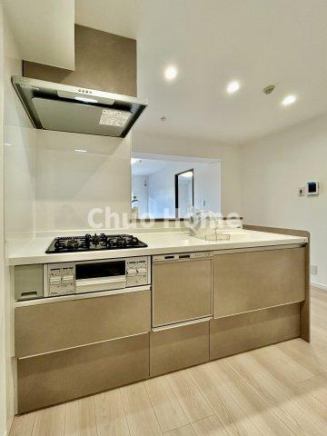 シャルム南砂町のキッチン|ワイドで収納豊富なシステムキッチン