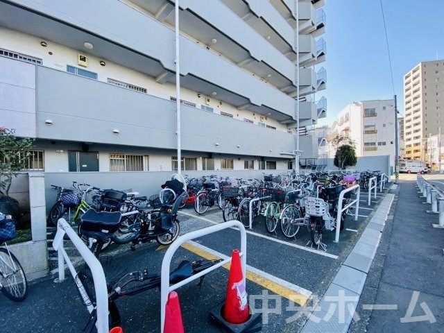 シャルム南砂町の駐輪場|【自転車置き場】最新の空き状況や費用などの詳細は担当スタッフまでお問い合わせください。