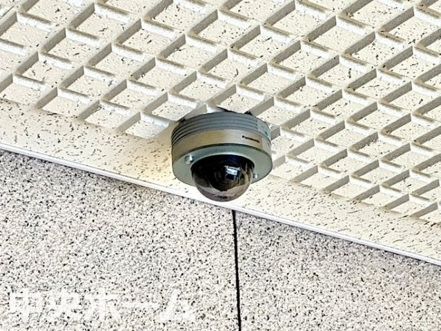 シャルム南砂町の防犯設備|【防犯カメラ】何かあった時の大事な証拠になることももちろんなりますが、防犯というくらいですので大事なのは防犯カメラがあることによって抑止力につながることですよね。