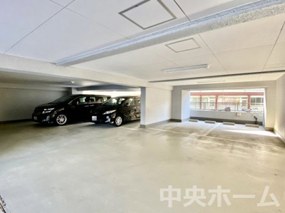 【駐車場】 | シャルム南砂町 | 【敷地内駐車場】最新の空き状況や費用などの詳細は担当スタッフまでお問い合わせください。