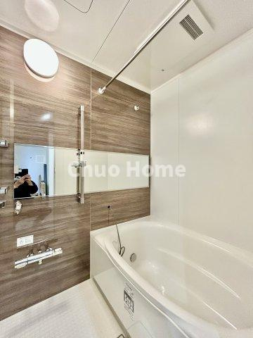 シャルム南砂町の浴室|【バスルーム】暖房換気乾燥機付きシステムバスルーム。暖房・冷風・換気・乾燥など、毎日を快適に過ごせるうれしい機能が揃っています。雨の日の洗濯物も安心です。