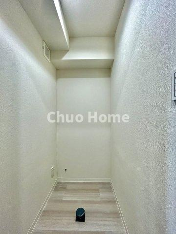 シャルム南砂町のトイレ|【トイレ】 収納スペースをしっかりと確保した温水洗浄便座機能付きトイレ。温水洗浄便座は清潔にお使いいただくための大切なアイテムです。