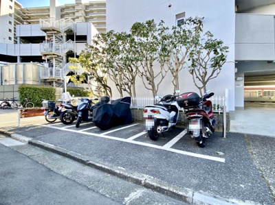 【駐車場】 | シャルム南砂町 | 【バイク置場】最新の空き状況や費用などの詳細は担当スタッフまでお問い合わせください。