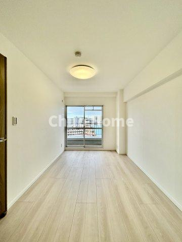 シャルム南砂町の洋室|【洋室】快適に過ごす条件は、一人ひとり違います。だからこそ飾り過ぎないシンプルな内装と偏り過ぎないデザインで統一しております。居住していく中でオーナー様だけの【マイホーム】に創り上げて下さい