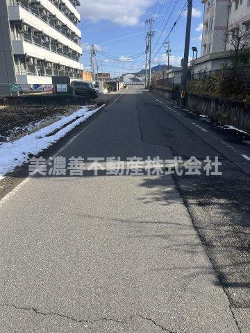 ６６５０１　岐阜市折立土地の前面道路含む現地写真