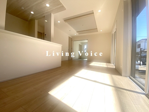 【居間・リビング】 | 【仲介手数料０円】平塚市ふじみ野2丁目　新築一戸建て | 平塚市ふじみ野2丁目　新築一戸建て