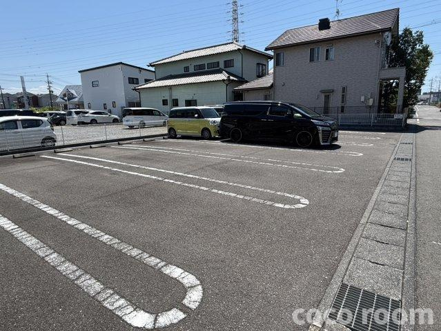 光陵館の駐車場