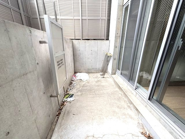 イーストヴィレッジ三宮のバルコニー