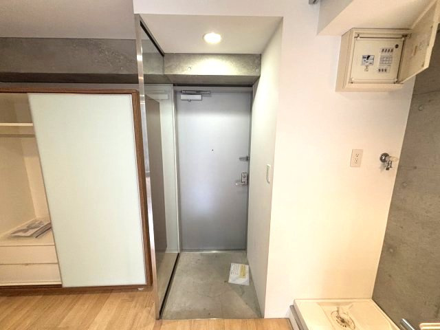 イーストヴィレッジ三宮の玄関