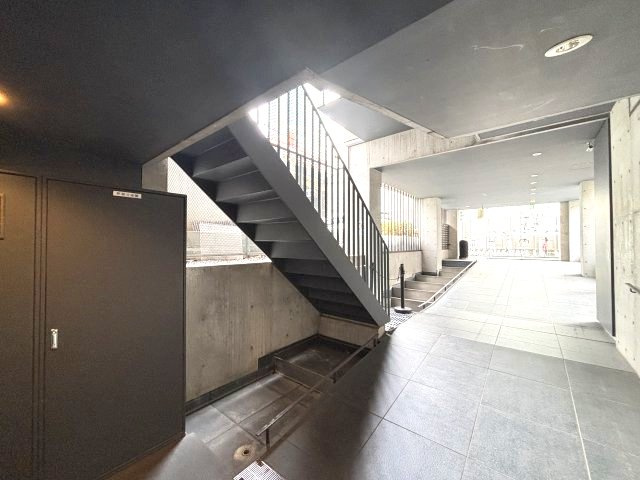 イーストヴィレッジ三宮のロビー