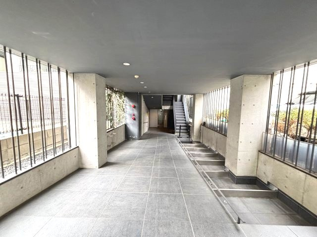 イーストヴィレッジ三宮のロビー