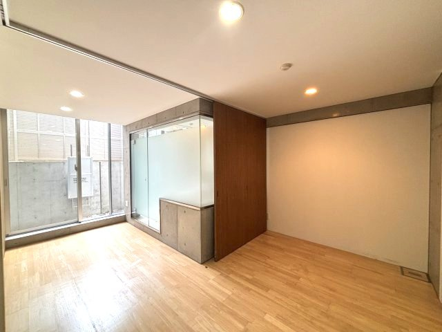 イーストヴィレッジ三宮の居間・リビング