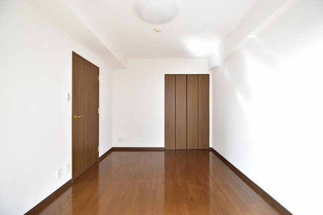 ユニーブル靱公園の洋室