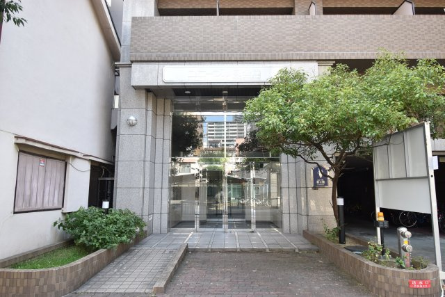 ユニーブル靱公園のエントランス