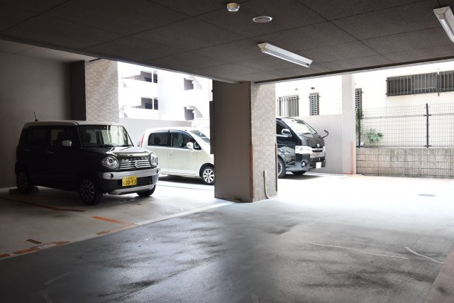 ユニーブル靱公園の駐車場