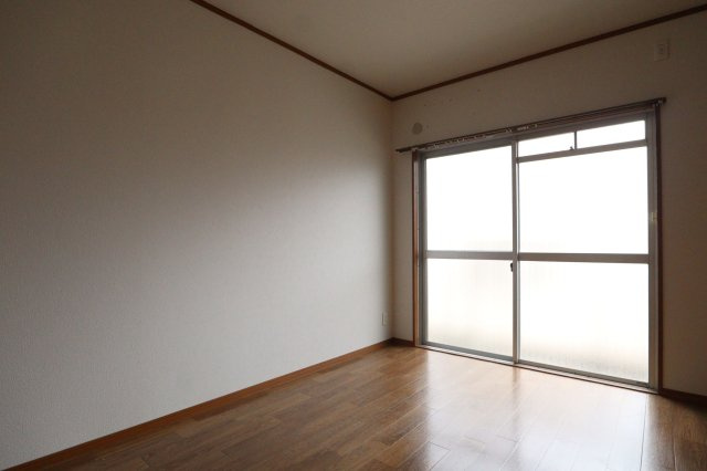 中村マンションの洋室