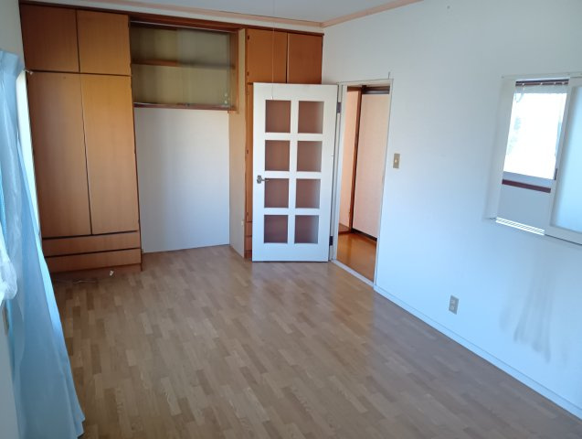 売中古戸建　富士市厚原の洋室|4SLDKなので部屋数も収納もたっぷりあります。ファミリー層にオススメです。