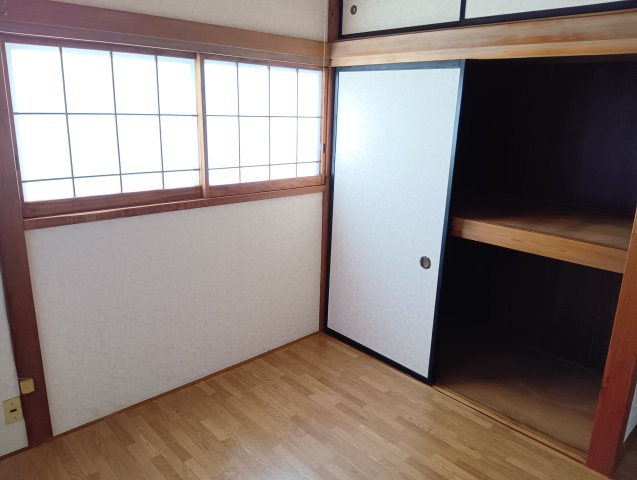 売中古戸建　富士市厚原の洋室|荷物が多くても収納スペースがたっぷりあるので、生活スペースを広く確保する事ができます。