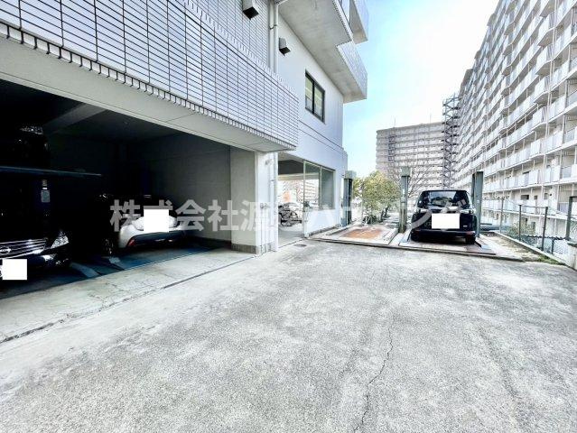 緑地公園第3千里ハイツの駐車場