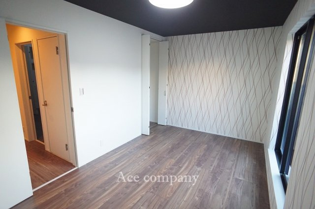 【寝室】 | 平野区背戸口1丁目 | 【2階：洋室7.5帖】バルコニーに面したお部屋です☆