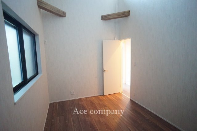 【子供部屋】 | 平野区背戸口1丁目 | 【2階：洋室5.75帖】勾配天井のお部屋です☆