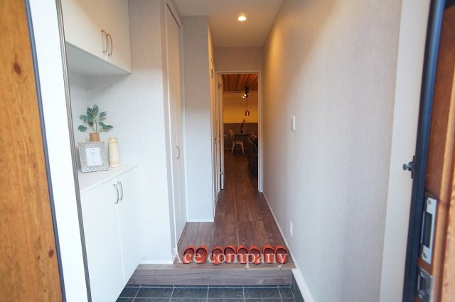 【玄関】 | 平野区背戸口1丁目 | 玄関収納たっぷり、ミラー付きシューズボックス＋物入収納あります♪