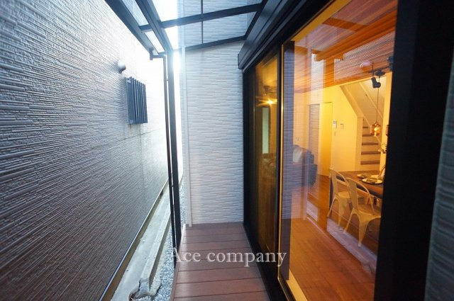 【バルコニー】 | 平野区背戸口1丁目 | 1階DKに面したウッドテラスです♪雨除けテラス屋根付きで洗濯物も干せます☆