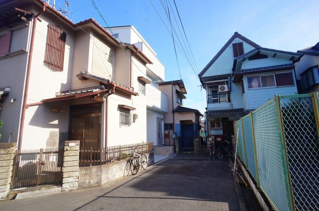 【前面道路含む現地写真】 | 平野区長吉六反4丁目 | 【前面道路：幅員約4ｍ☆】「六反東公園」徒歩2分♪閑静な住宅地♪バス停も徒歩2分圏内にあります♪分譲地内に来客用駐車スペースございます♪