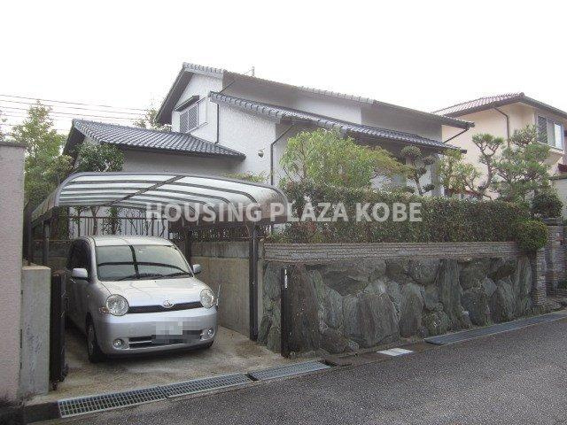狩場台５丁目貸家の駐車場