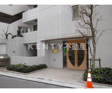 【エントランス】 | エクセシオーネ目黒 | 清潔なエントランスです