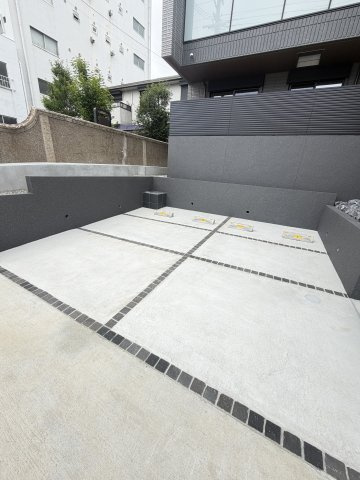 HEBEL MAISON 六甲篠原中町の駐車場