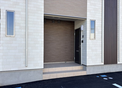 【玄関】 | EXCELLENT TERRACE（エクセレントテラス）A | 収納もある玄関です