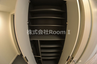【収納】 | プレサンス心斎橋ニスト | 専用の収納スペースです
※反転タイプ