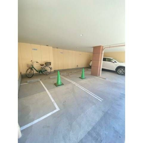 メゾン柿の木の駐車場