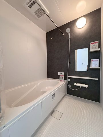 ケイアイ　ー LIGARE ーリガーレ　小倉北区黒住町1期　　【小倉北区　新築戸建て】 の浴室|足も伸ばせるユニットバスでゆったりとしたバスタイムを演出♪　【小倉南区　新築戸建て】