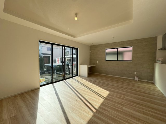 ケイアイ　ー LIGARE ーリガーレ　小倉北区黒住町1期　　【小倉北区　新築戸建て】 の居間・リビング|折上天井がお洒落なリビングダイニング♪　【小倉南区　新築戸建て】