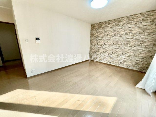 南寺方中通1丁目貸家の居間・リビング