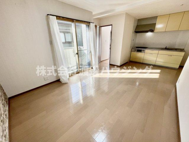 南寺方中通1丁目貸家の居間・リビング