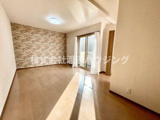 南寺方中通1丁目貸家の居間・リビング