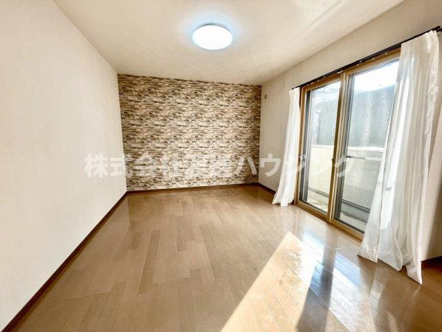 南寺方中通1丁目貸家の居間・リビング