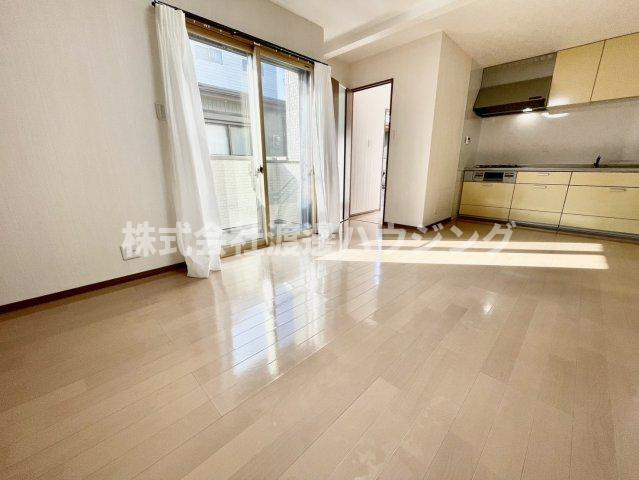 南寺方中通1丁目貸家の居間・リビング