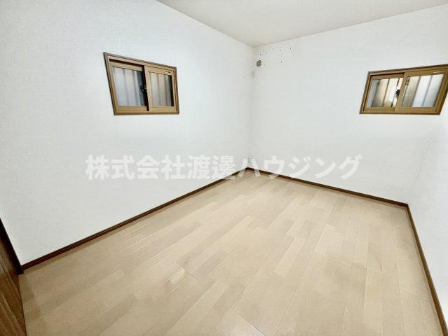 南寺方中通1丁目貸家の寝室