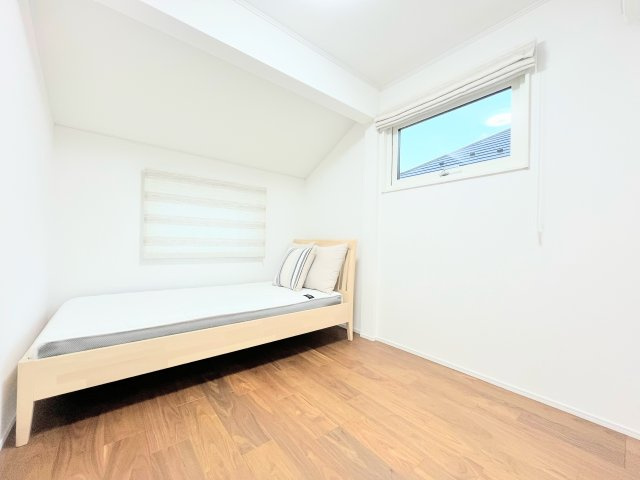 【洋室】 | ◆緑区三保町　未居住戸建◆ | ◆感性を育むプライベートルームはシンプルでスマートな空間。好みの空間で読書をしたり、音楽を聞いたりと一人の時間も充実したものにできます。